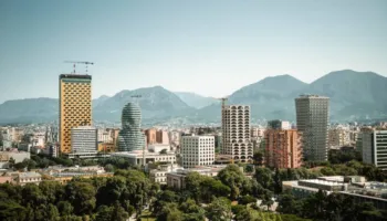 Një familje shpenzon 89% të të ardhurave, Tirana kryeqyteti i dytë më i shtrenjtë në Europë