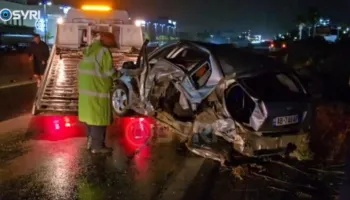 Një i plagosur/ Dy makina përfundojnë në kanal në autostradën Tiranë-Durrës