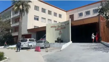 Një i plagosur me thikë transportohet me urgjencë në spitalin e Vlorës, policia nis hetimet