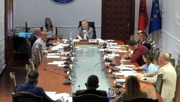 “Një prokuror në Tiranë ka 600 dosje”, KLGJ e KLP ngrenë shqetësimin për mungesë gjyqtarësh e prokurorësh