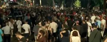 Nuk i pengon stuhia e shiut/ Protestuesit nisin marshimin në rrugët e Tiranës: Edi Rama jep dorëheqjen