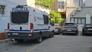 “Nuk jam vrasës, mbrojta veten”, lihet në burg 25-vjeçari që goditi për vdekje fqinjin në Durrës: Më vjen keq…