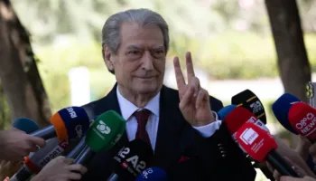 “Nuk kam qenë kurrë non grata”, Berisha: Kam pasur një sanksion, vetëm vizën. Sot u ktheva