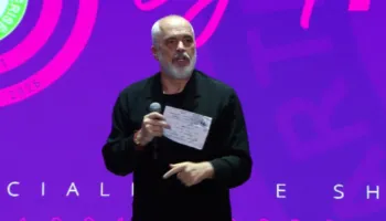 “Nuk kërkojmë lirimin e Veliajt sado i padrejtë të na duket ne”, Rama në 35 vjetorin e PS-së së Tiranës: Edhe Nano e përballoi burgun dhe doli me dorën e shtrirë ndaj atij që e burgosi