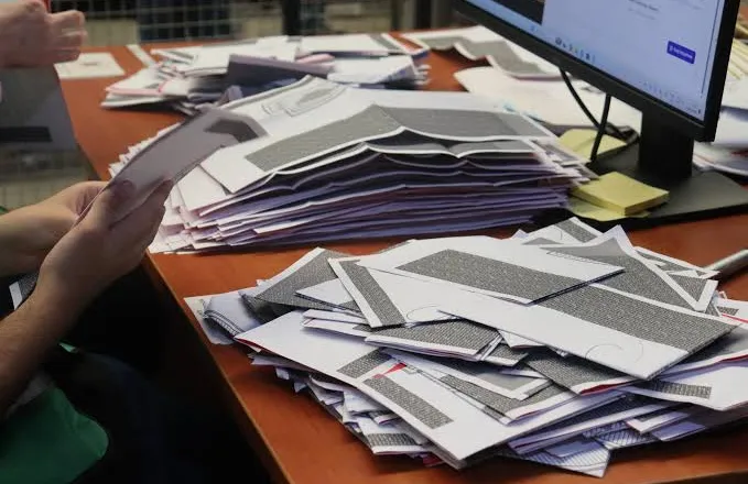 Numërimi në Kosovë drejt fundit, “Vetëvendosje” siguron 53 deputetë, sfidë mbetet zgjedhja e Presidentit