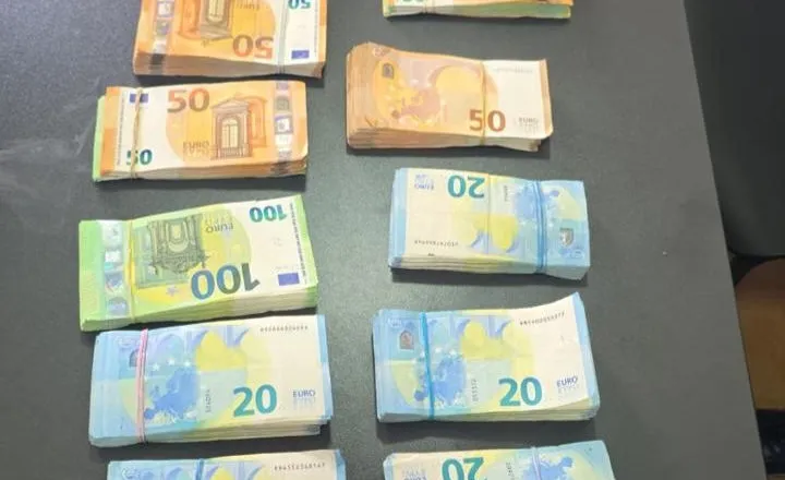 Operacion në doganën e Durrësit, bllokohen 50 mijë euro të padeklaruara
