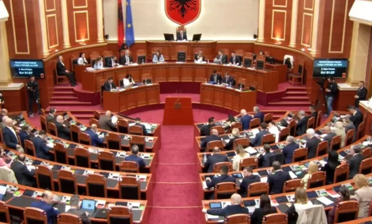 Opozita bojkoton seancën e Kuvendit, mazhoranca miraton në parim amnistinë