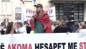 “Pa rini nuk ka Shqipëri”/ Protestuesi para kryeministrisë: Ne jemi makthi i tyre prej 12 ditësh, i ka kapur frika