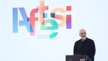 “Pagat në bregdetin shqiptar nuk janë më të ulëta se në Greqi e Kroaci”/ Rama: Ata që mendojnë se të huajt vijnë si skllevër, punojnë në Instagram