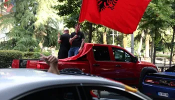 Pamjet me dron/ Ja pjesëmarrja në protestën e sotme para Kryeministrisë