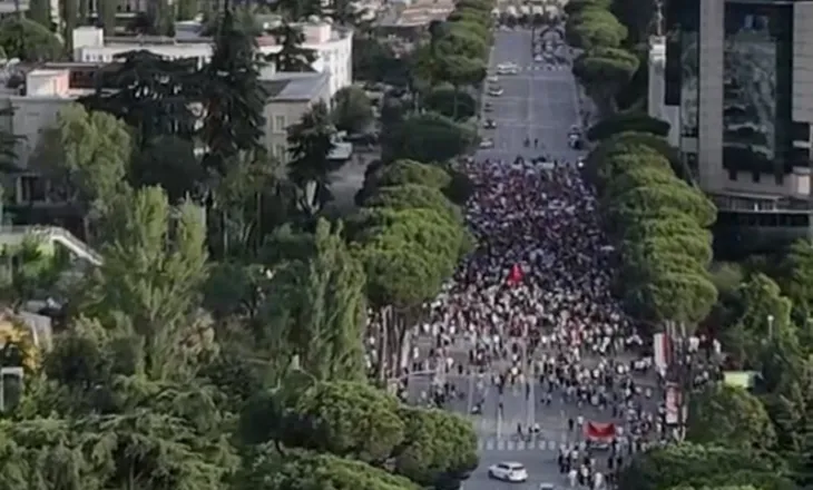 Pamjet nga droni nxjerrin në pah rënien e pjesëmarrjes, më pak protestues në Tiranë se në protestat e tjera