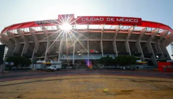 Panik gjatë Botërorit 2026, tifozi pëson infarkt pranë stadiumit “Azteca”
