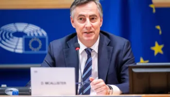 Parashikimi i McAllister: Shqipëria mund të ketë 11 deputetë në Parlamentin Europian, Mali i Zi gjashtë