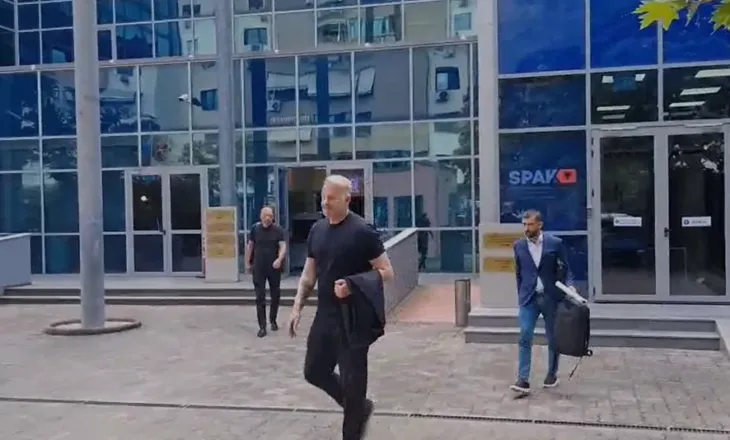 Pas 5 orësh e gjysmë marrje në pyetje/ Ish-drejtori i Milanit Igli Tare, del gojëkyçur nga Prokuroria e Posaçme