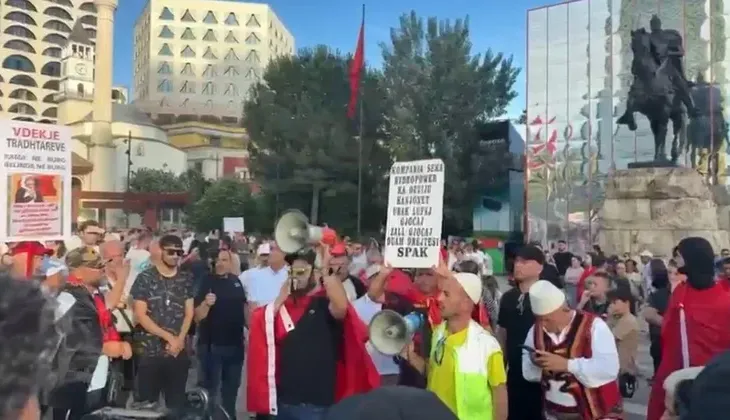 Pas bllokimit të Rinasit vetëshpallen 3 nismëtarë të protestës (EMRAT)