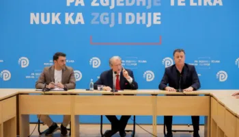 Pas përplasjeve mes anëtarëve të FRPD-së dhe Lëvizjes Bashkë, Berisha porosi mbështetësve: Shkoni në protestë pa simbole të PD-së