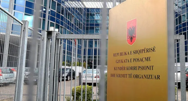Pastruan paratë e drogës në ndërtim, gjykata lë në burg tre persona. Një në arrest shtëpie e të tjerët në kërkim