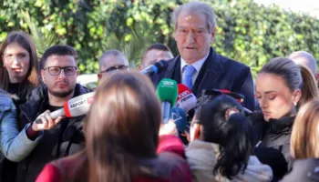 PD anulon foltoren e të hënës prej protestës së paralajmëruar për Zvërnecin? Berisha: Sot do mbështesim tubimin e Koalicionit për Familjen