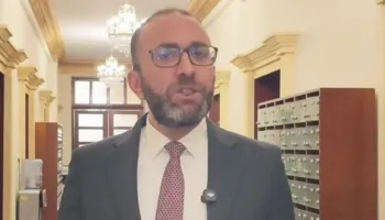 PD dorëzon në Kuvend kërkesën për shfuqizimin e 4 ligjve