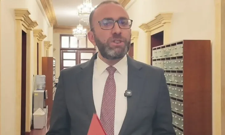 PD dorëzon në Kuvend shfuqizimin e 4 ligjve, Bardhi: Sjellim në Parlament zërin e shoqërisë