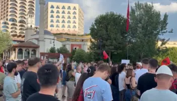PD organizim për t’u përfshirë në tubim, protestuesit nuk ndryshojnë qëndrim: Edhe Sala ka mbaru, ka mbaru