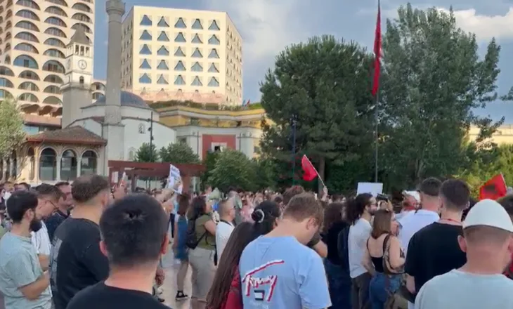 PD organizim për t’u përfshirë në tubim, protestuesit nuk ndryshojnë qëndrim: Edhe Sala ka mbaru, ka mbaru