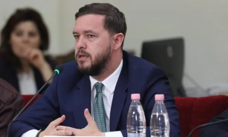 “PD të mos flasë në emër të protestës”, deputeti i PS: Partitë politike janë të fundit që duhet të…