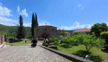 Pelegrinazh për Shën Joan Vladimirin, besimtarë shqiptarë dhe sllavë bëhen bashkë në Shijon të Elbasanit për ditën e shenjtit
