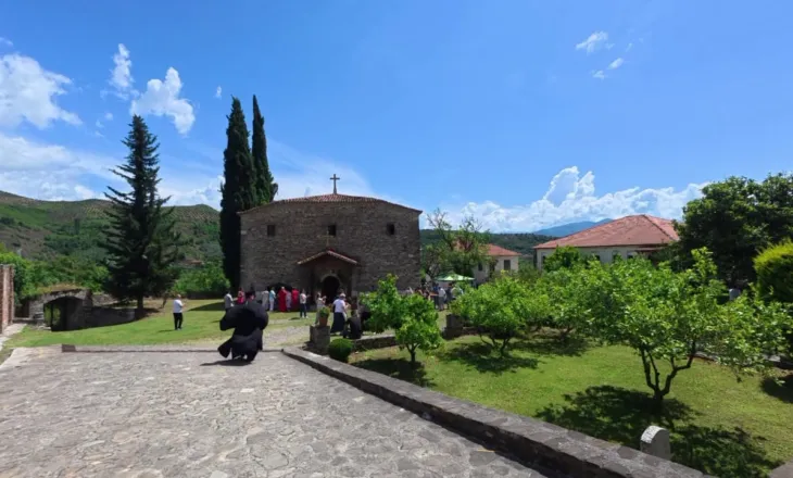 Pelegrinazh për Shën Joan Vladimirin, besimtarë shqiptarë dhe sllavë bëhen bashkë në Shijon të Elbasanit për ditën e shenjtit