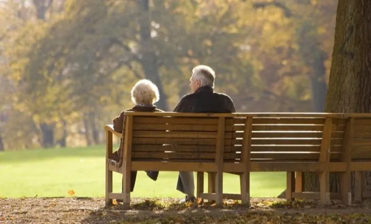 Pensionet në krizë/ Mijëra të moshuar jetojnë me më pak se 12 mijë lekë në muaj