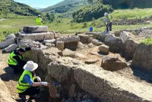 Përfundojnë gërmimet arkeologjike në Amantia, zbulohet një godinë antike dhe të dhëna të reja për historinë e qytetit