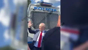 Përfundon dreka e mortit/ Ilir Meta përshëndetet me familjarët dhe miqtë, ish-presidenti niset drejt qelisë