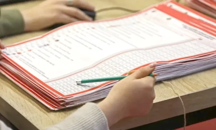 Përfundon numërimi i votave në Kosovë, Vetëvendosja e Albin Kurtit forcë e parë me 53 mandate, por nuk formon dot e…