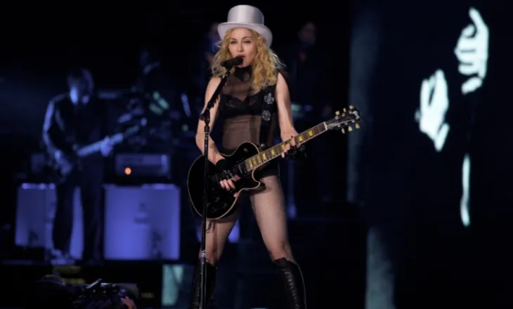 “Përjetoni momentin”, Madonna “shpërthen” ndaj përdorimit të telefonave në koncerte: Nuk shoh më fytyrat e publikut
