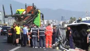 Përmbysja e furgonit/ Ministria e Shëndetësisë: 7 prej tyre 12 personave janë në gjendje të rëndë