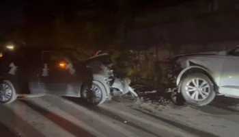 Përplasen dy automjete në aksin Fier-Levan, tre persona transportohen me urgjencë në spital