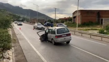 Përplasen tre automjete në aksin Pogradec-Lin, plagoset një person