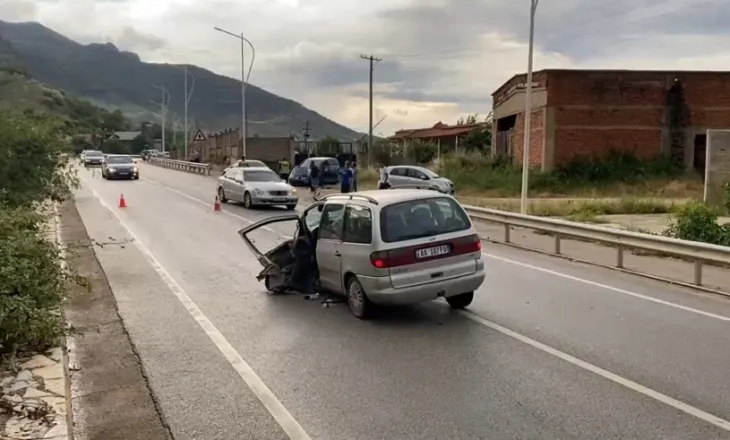 Përplasen tre automjete në aksin Pogradec-Lin, plagoset një person
