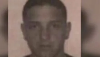 Përplasi makinat e policisë gjatë arratisjes, arrestohet në Ksamil ‘Vis Korçari’