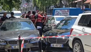 Përplasi pesë makina të parkuara dhe u largua me vrap, reagon Policia e Durrësit