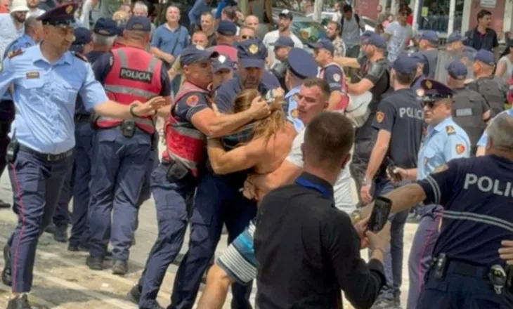 Përplasja me Policinë/ Protestuesit: S’do të lejojmë të kalojnë analfabetët dhe hajdutët