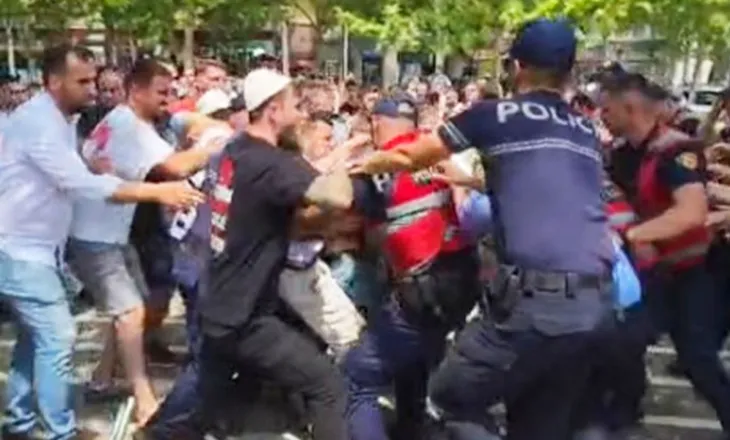 Përshkallëzohet revolta protestues-policia/ Çfarë ndodhi para Parlamentit, orët e tensionit
