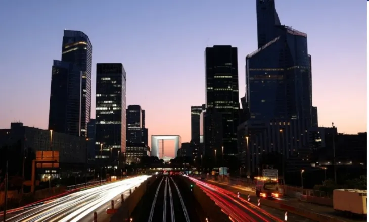 Përveç nxehtësisë ekstreme, perëndimi i Francës goditet nga ndërprerje e energjisë elektrike