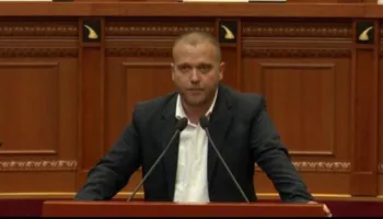 “Po bëni tradhëti!”, Bido nxjerr videon e kreut të MEGA-s greke që bën thirrje për mbështetjen e protestave