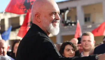 ‘Po kërkon të piketojë sa më shumë figura armike’, analiza e BIRN: Bota e trilluar e Ramës përballë realitetit njerëzor