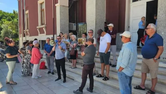 “Po na vidhni pronat”/ Projekti TID, banorët e prekur protestojnë para Bashkisë së Durrësit