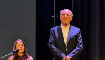 Poezia e Preç Zogaj, vargjet e poetit bashkuan brezat në një mbrëmje poetike në Lezhë