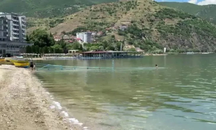 Pogradec/ Në 2 km breg liqenor kanë mbetur vetëm 11 metra publikë