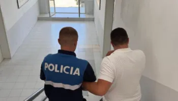 Polici i burgut të Durrësit kapet duke i dhënë kokainë të burgosurit