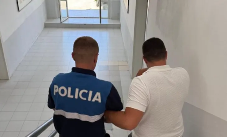 Polici i burgut të Durrësit kapet duke i dhënë kokainë të burgosurit